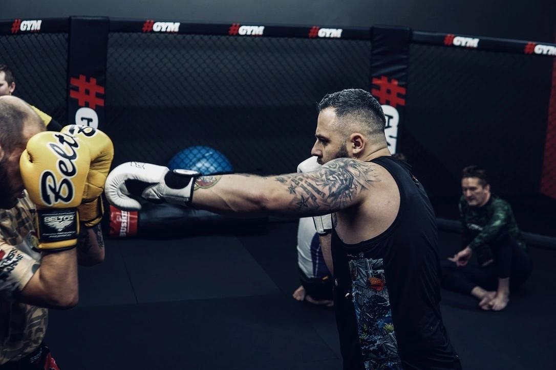 Mateusz na treningu MMA